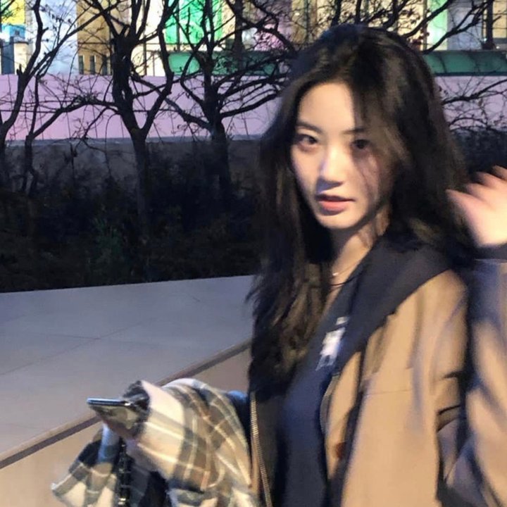 春泥溅花红